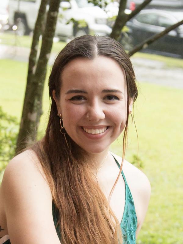 Stephanie Holden Headshot